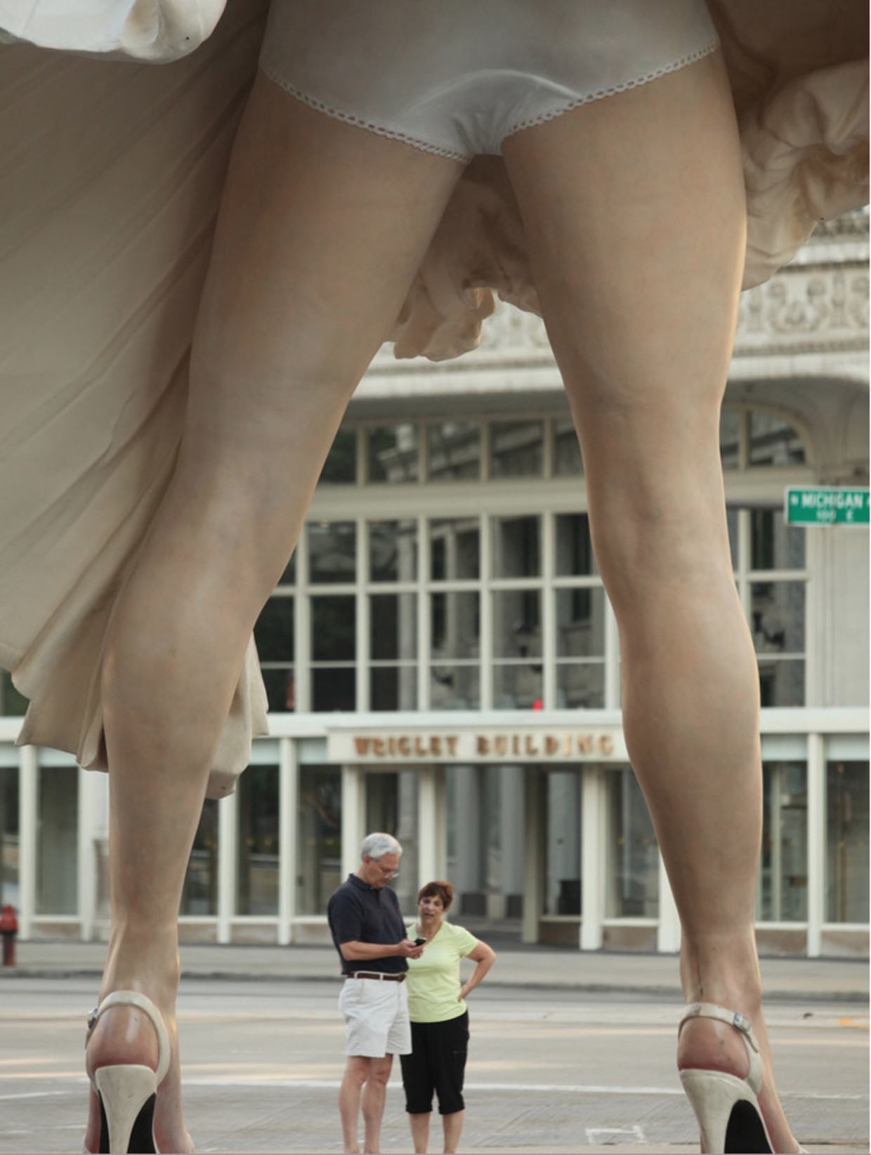 1240px x 1644px - Marilyn Monroe 26 Feet Tall Statue of her famous Upskirt Scene porn pics